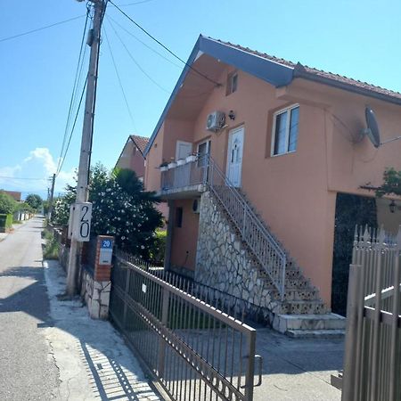 Auberge de jeunesse Traveler'S Rest - Near Podgorica Airport à Mitrovici  Extérieur photo