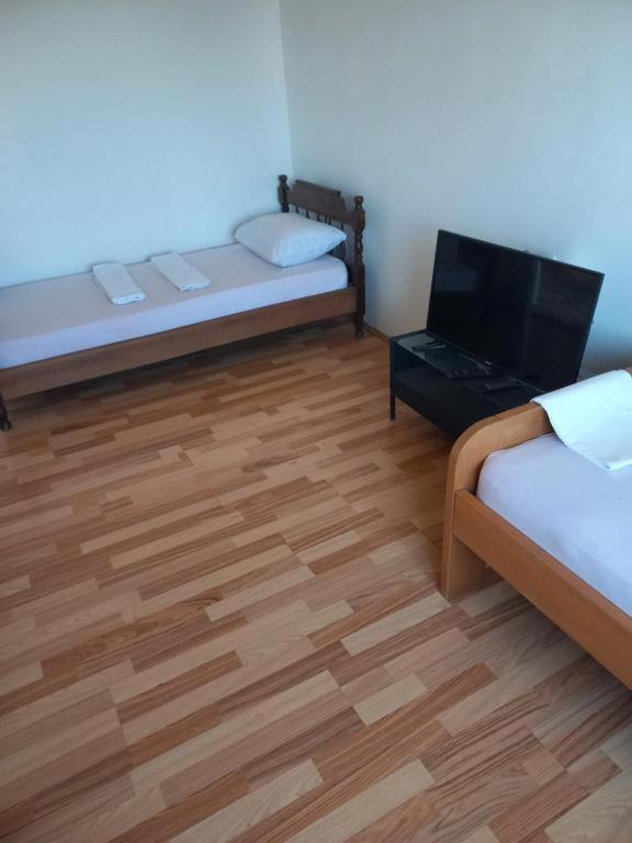 Auberge de jeunesse Traveler'S Rest - Near Podgorica Airport à Mitrovici  Extérieur photo