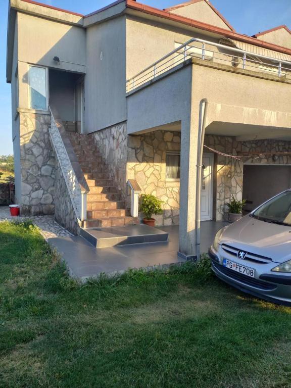 Auberge de jeunesse Traveler'S Rest - Near Podgorica Airport à Mitrovici  Extérieur photo