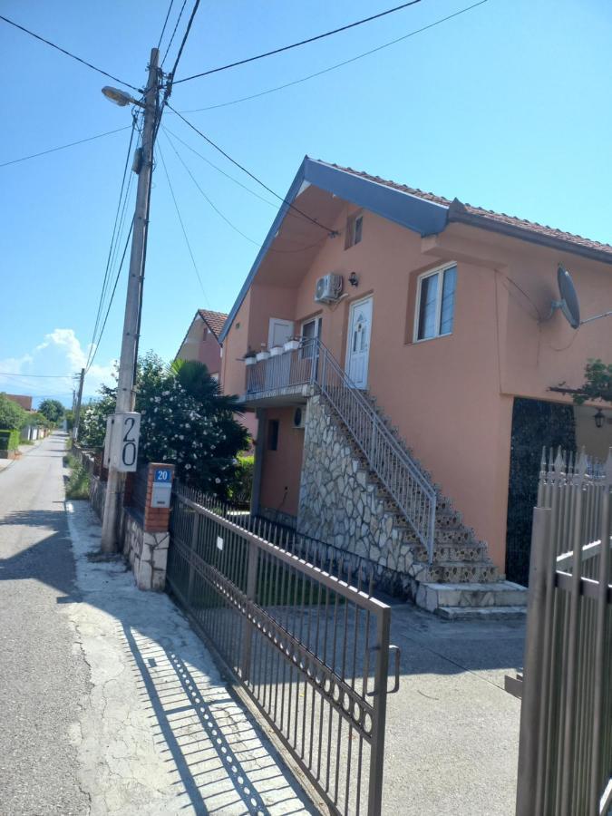 Auberge de jeunesse Traveler'S Rest - Near Podgorica Airport à Mitrovici  Extérieur photo