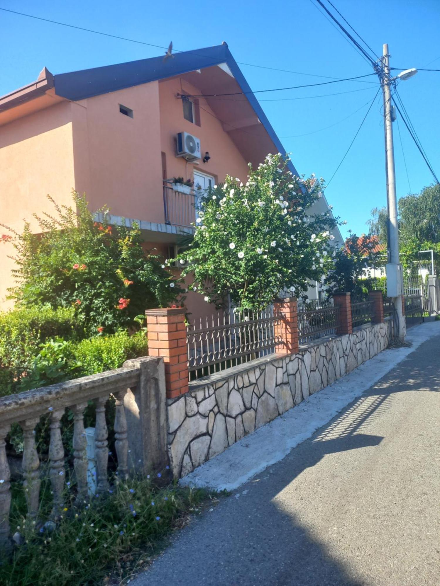 Auberge de jeunesse Traveler'S Rest - Near Podgorica Airport à Mitrovici  Chambre photo